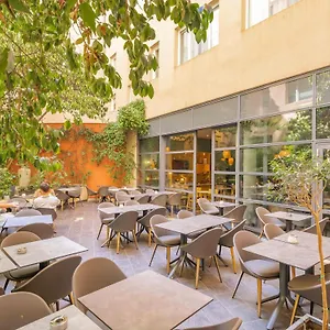 أجنحة نوفوتيل Centre كان