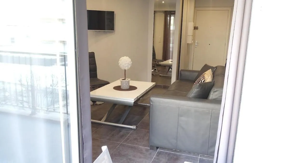 Apartment Elegant F2 With All Comforts In Center Of Cannes France